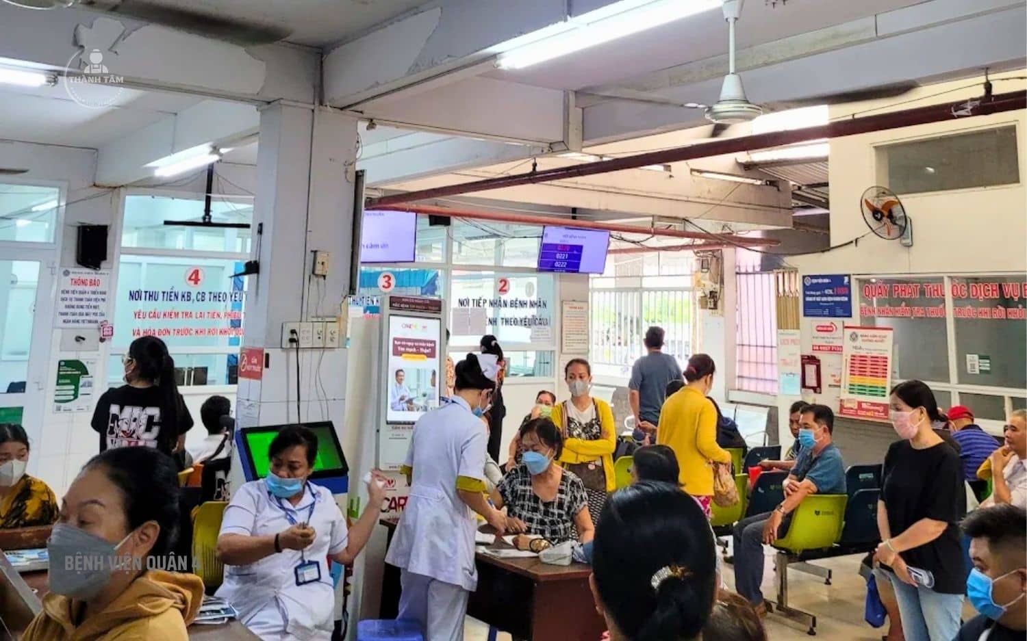 Bệnh viện quận 4 luôn đông đúc bệnh nhân
