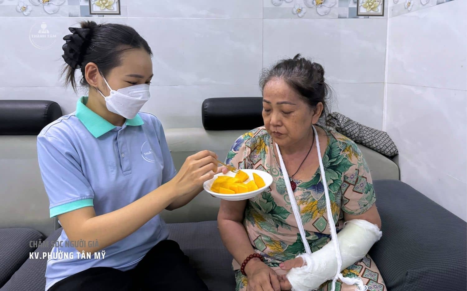 Chăm sóc người già - hỗ trợ việc nhà Thành Tâm cân tất