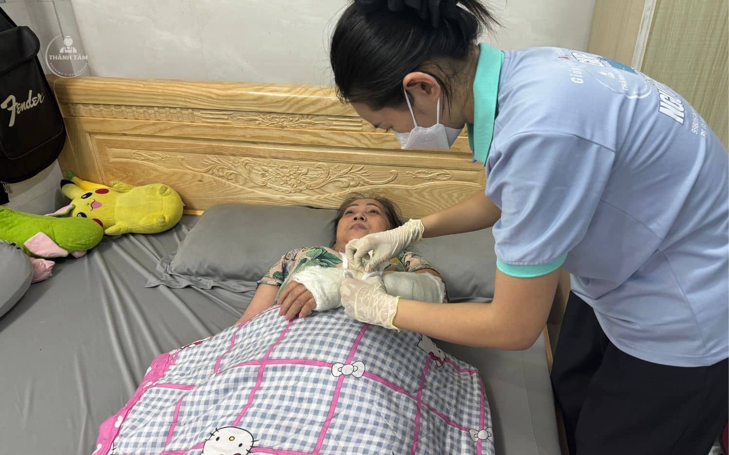 Chăm sóc người già phụ thuộc tại nhà