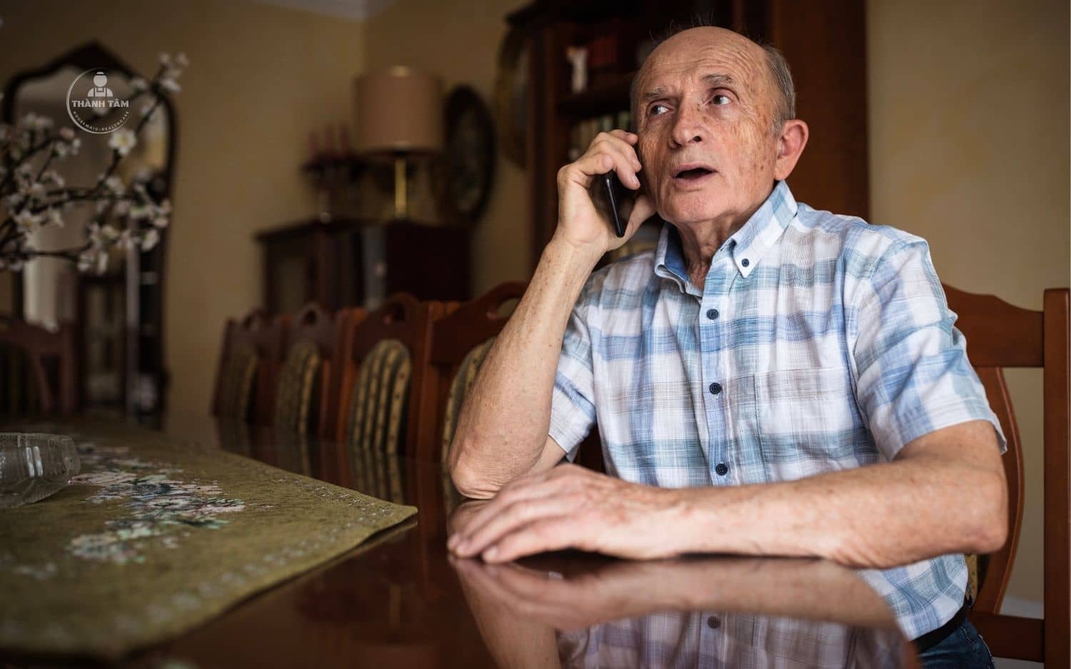 Cho tôi gặp trực tiếp chủ cơ sở nhé, tôi không muốn làm việc qua sale nữa đâu.