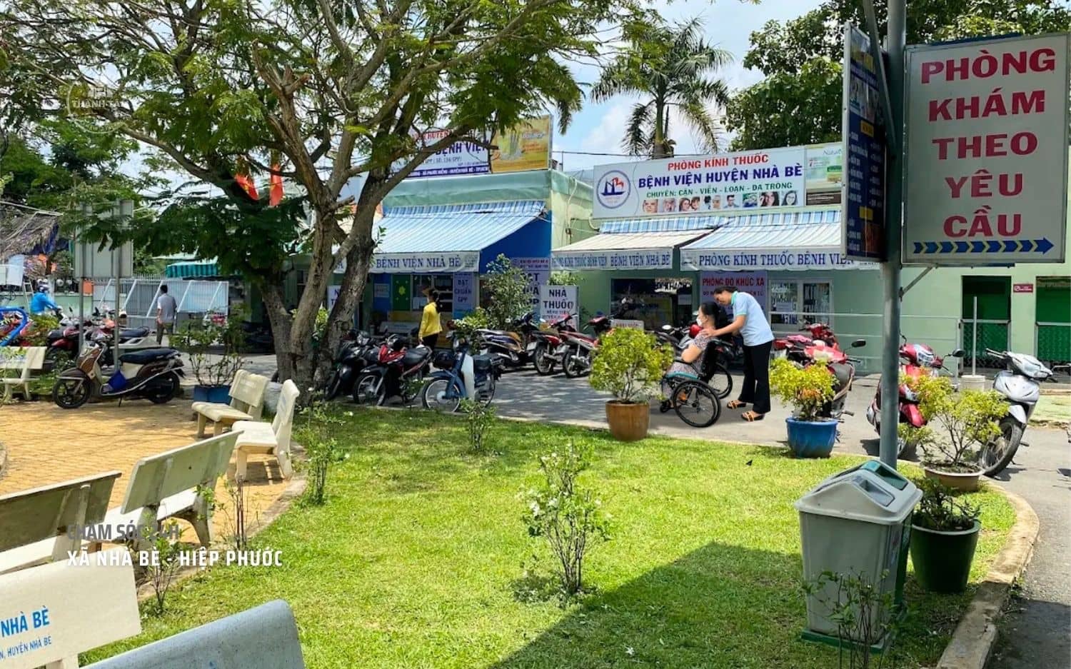 Huyện Nhà Bè sau sáp nhập - Chăm sóc ông bà nằm viện không hề dễ dàng