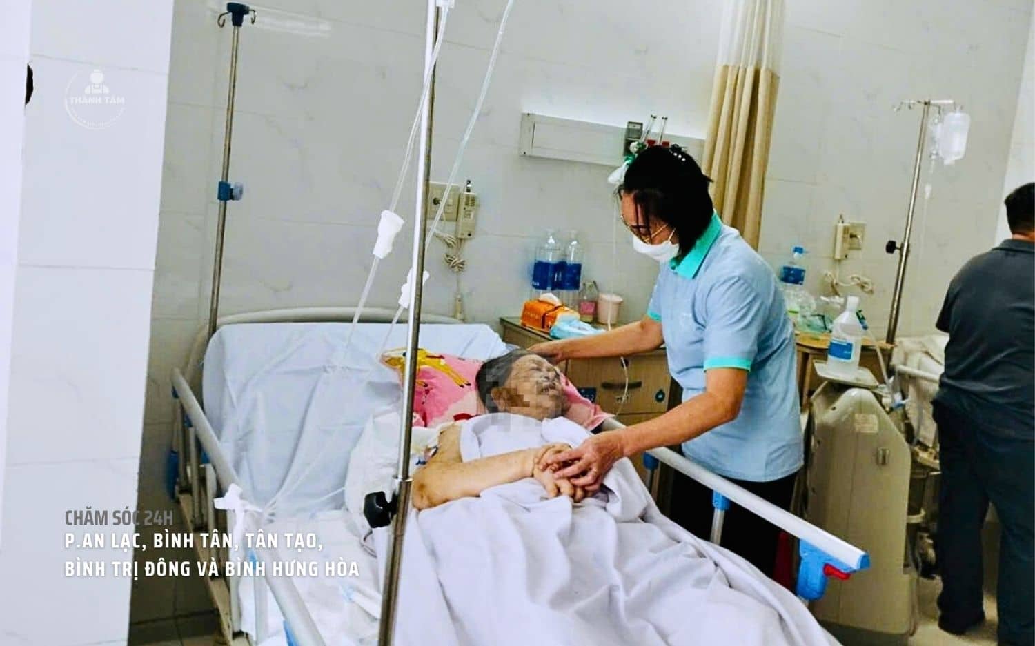 Một ca chăm người bệnh nặng tại Bệnh viện Triều An