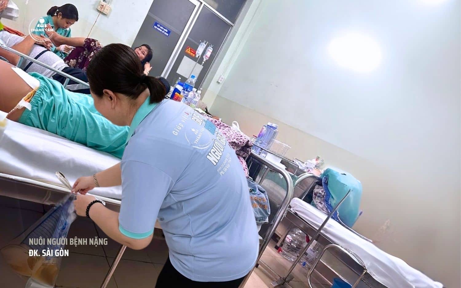 Chăm người bệnh nặng tại Bệnh viện Đa Khoa Sài Gòn