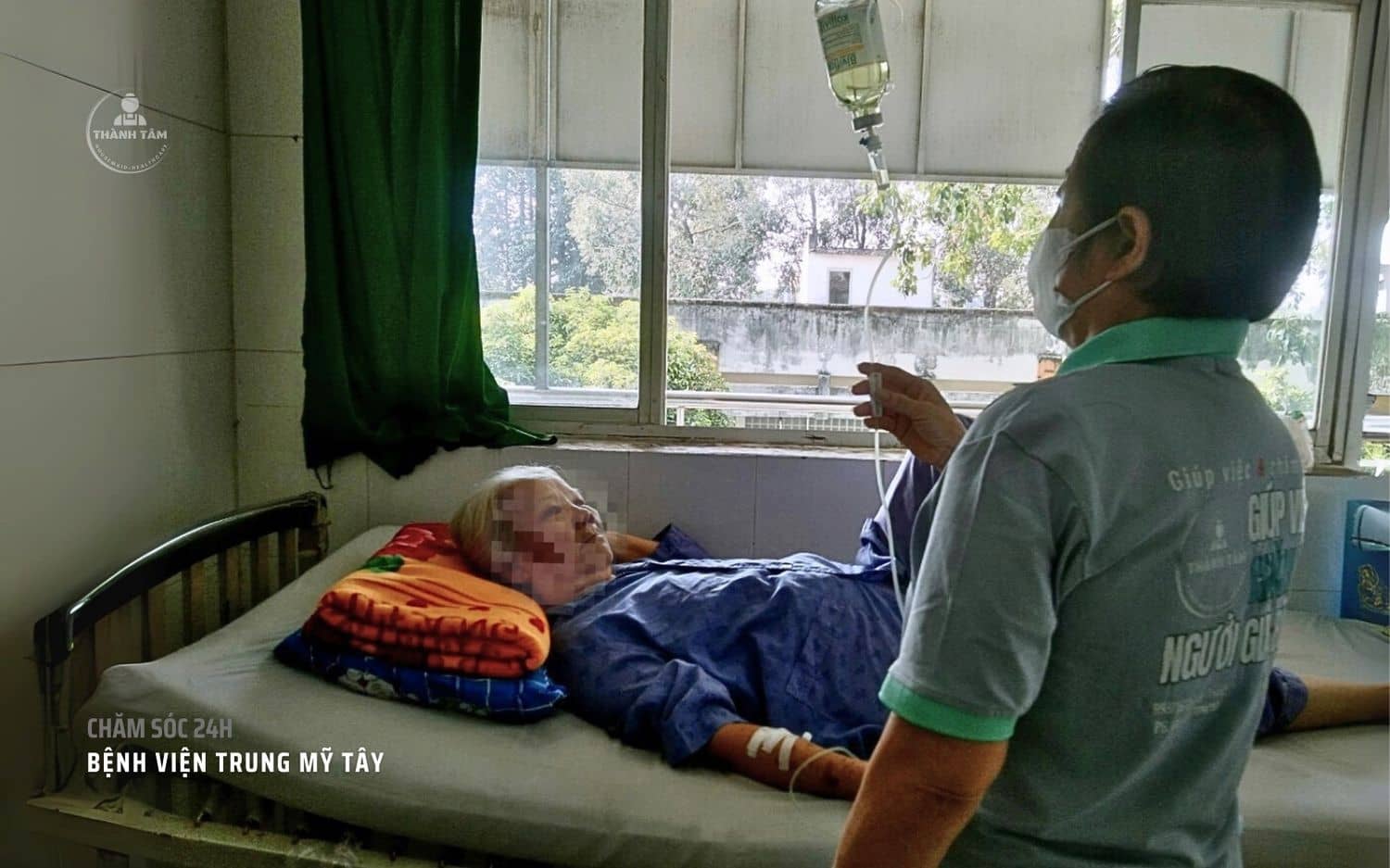 Chăm người bệnh tại bệnh viện Trung Mỹ Tây