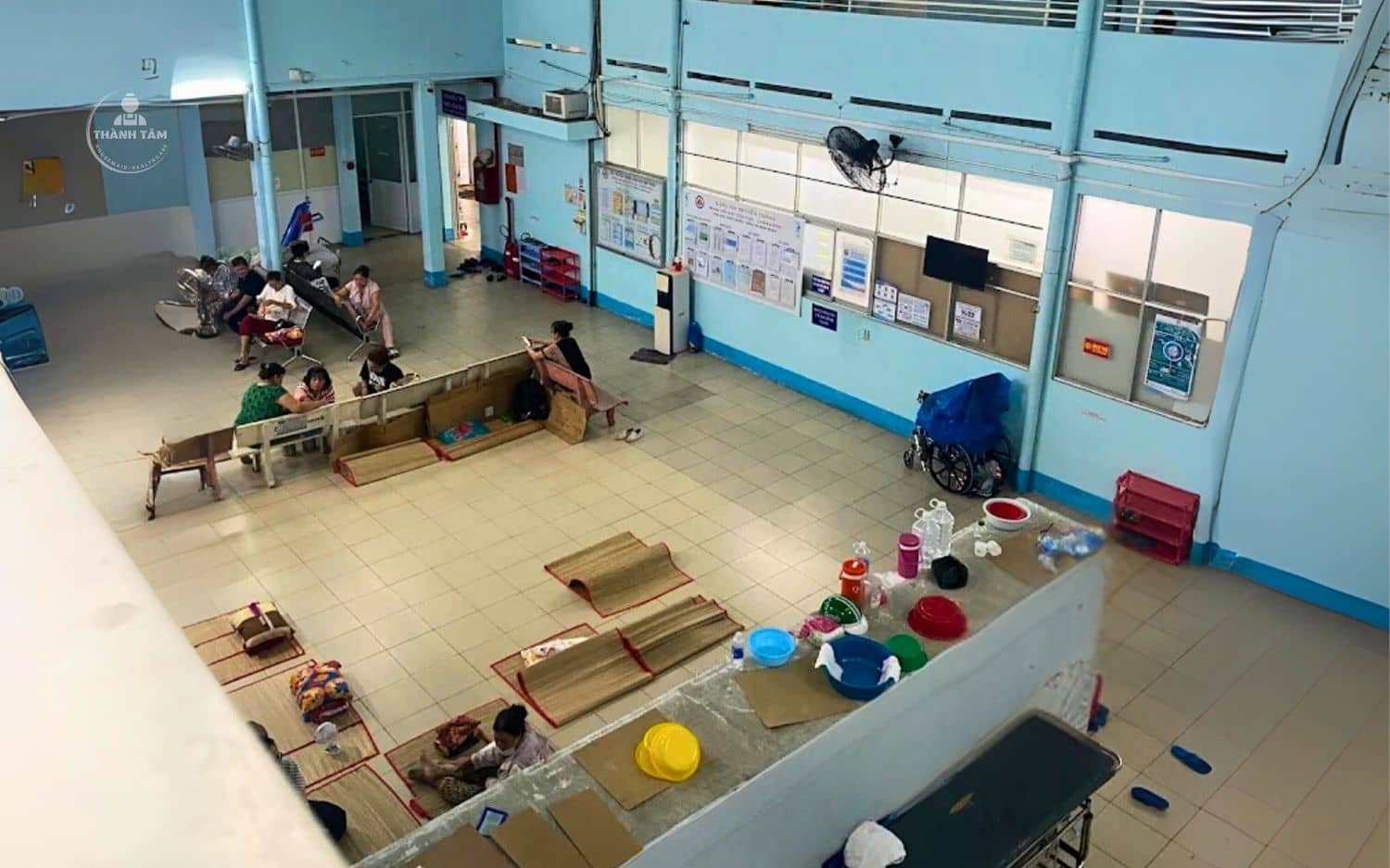 Quận 8 cũ có thể dễ dàng tìm thấy người nuôi bệnh tự phát quanh các bệnh viện lớn