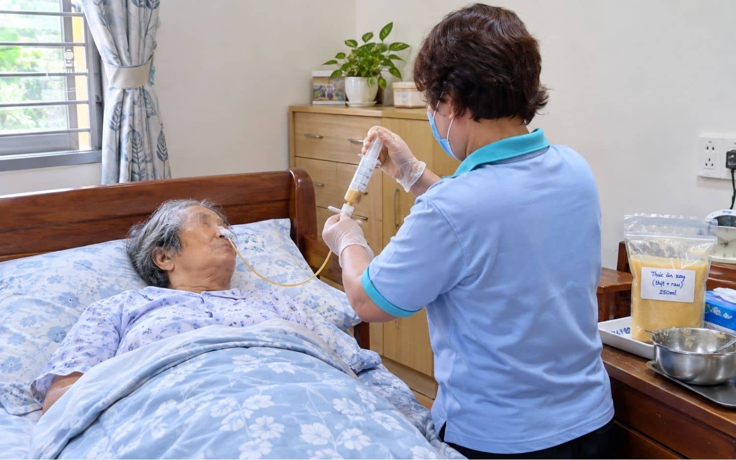 Thao tác cho ăn qua ống xông