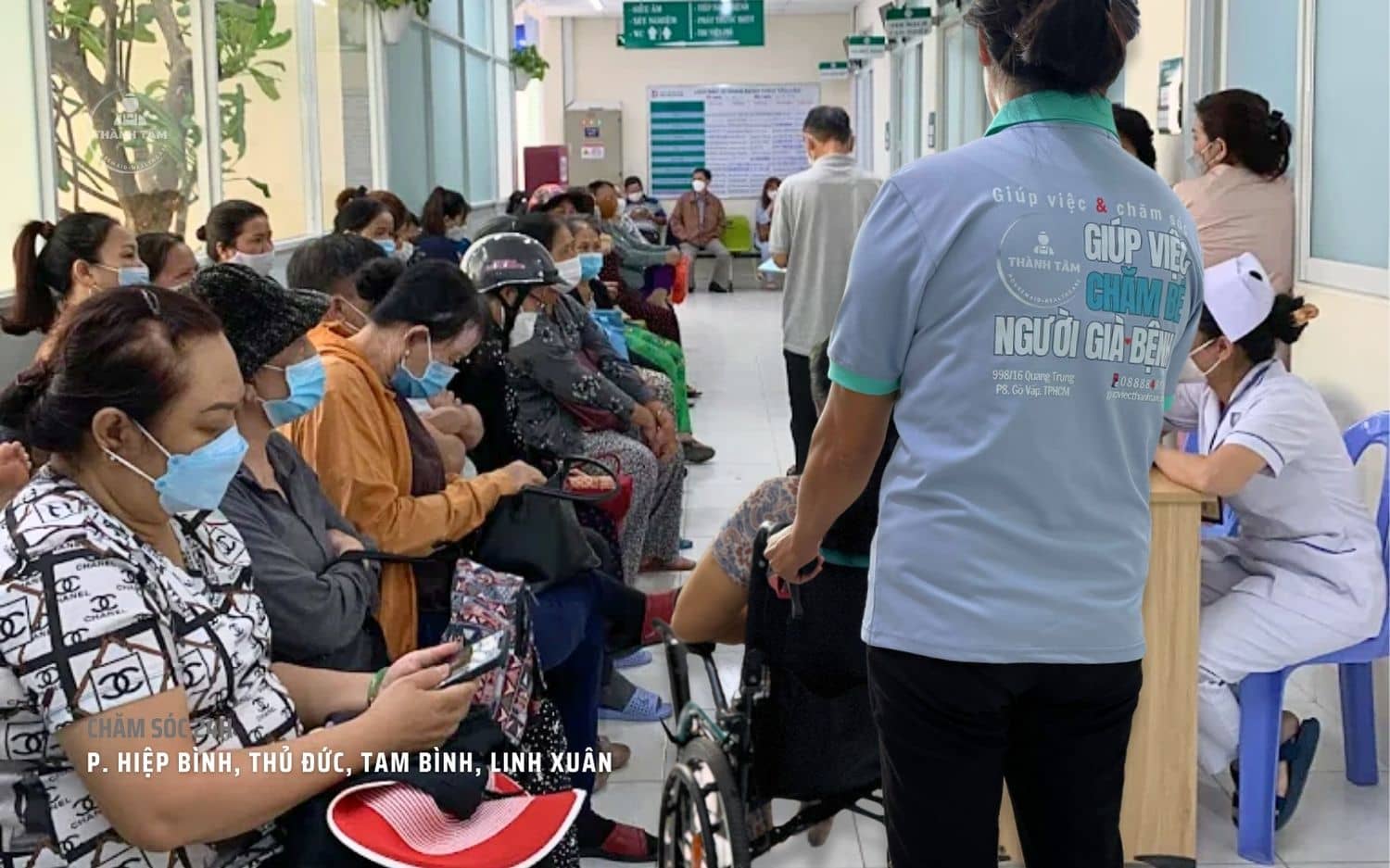 Anh chị 4 phường mới Thủ Đức có nên thuê người chăm sóc ông bà?